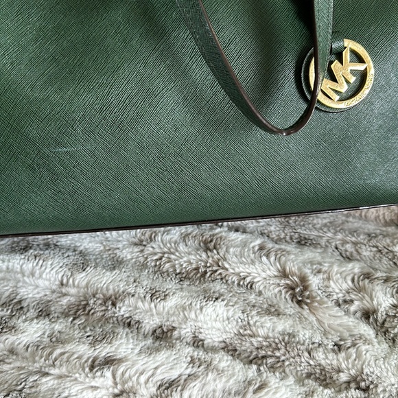 Michael Kors Saffiano Leather Bag & Wallet Set - Picture 10 of 11